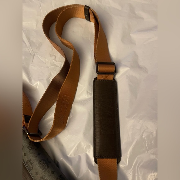 Authentic MCM Visetos Medium Messenger Bag - Picture 3 of 13